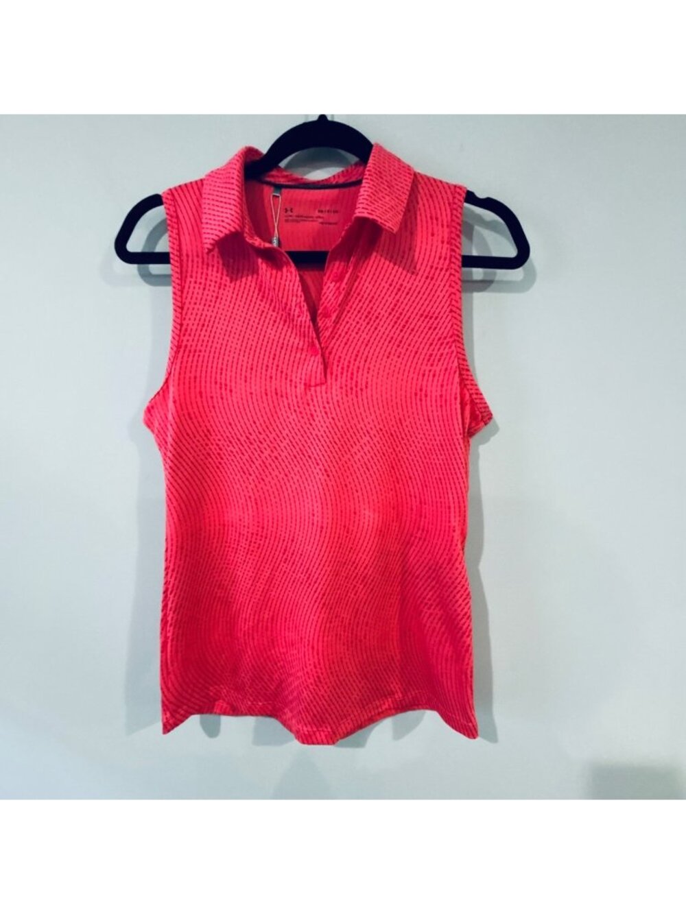 Under Armour Sleevless Red Golf Top Size S